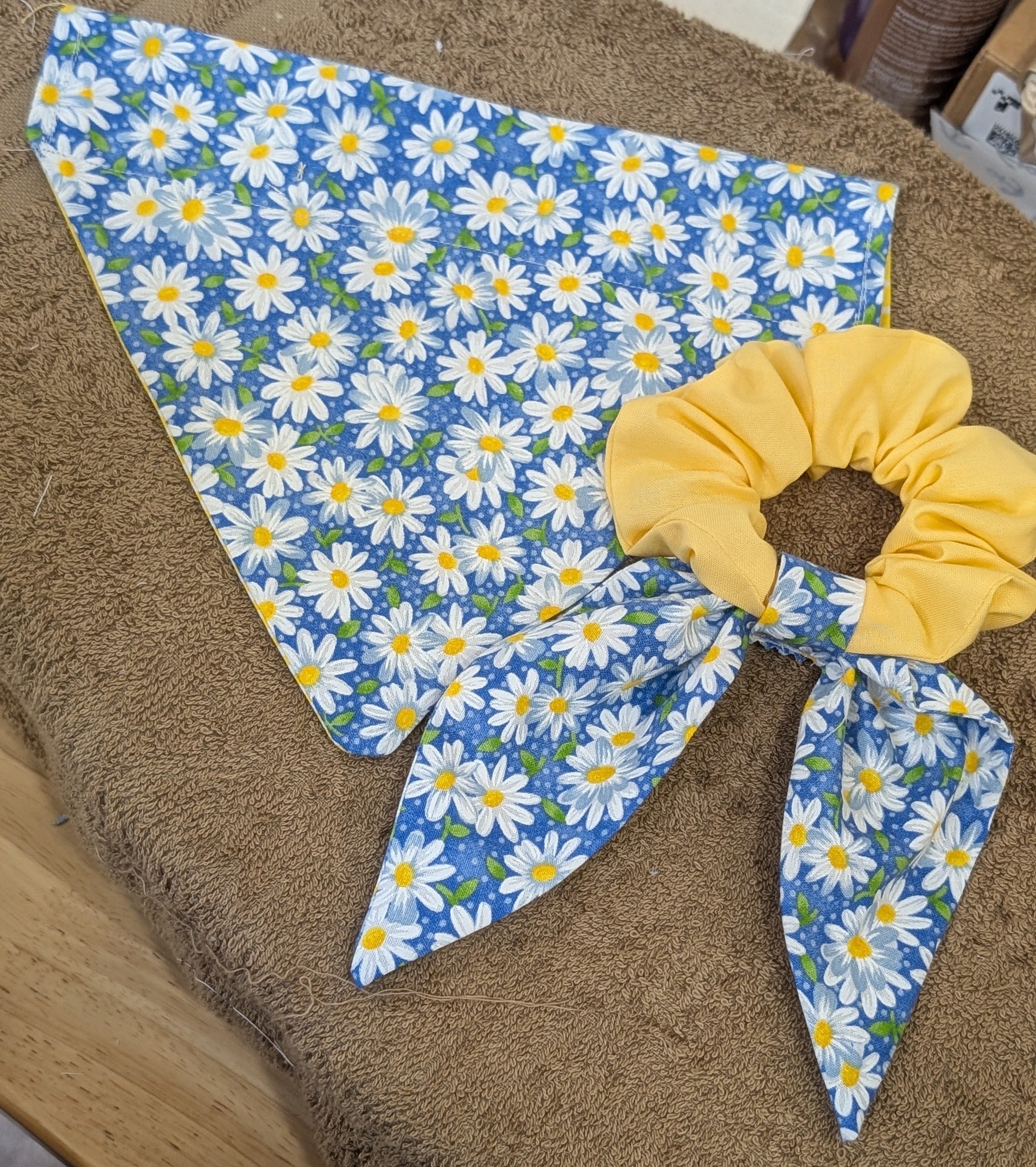 Daisy Field Matching Dog Bandana & Scrunchie Set 🌼