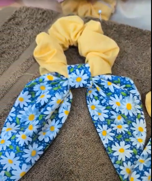 Daisy Field Matching Dog Bandana & Scrunchie Set 🌼