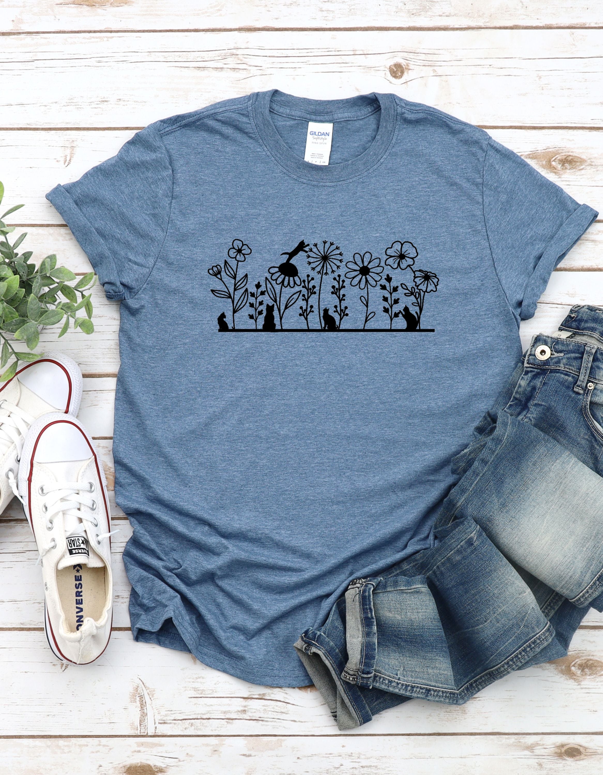 Cats in field Tee